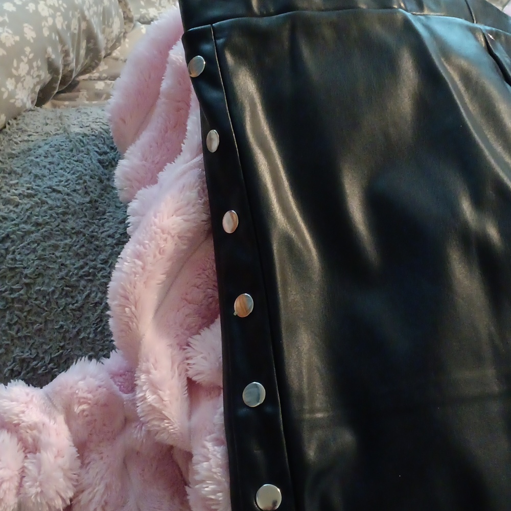 89th & Madison Black Midi Skirt - Picture 2 of 4